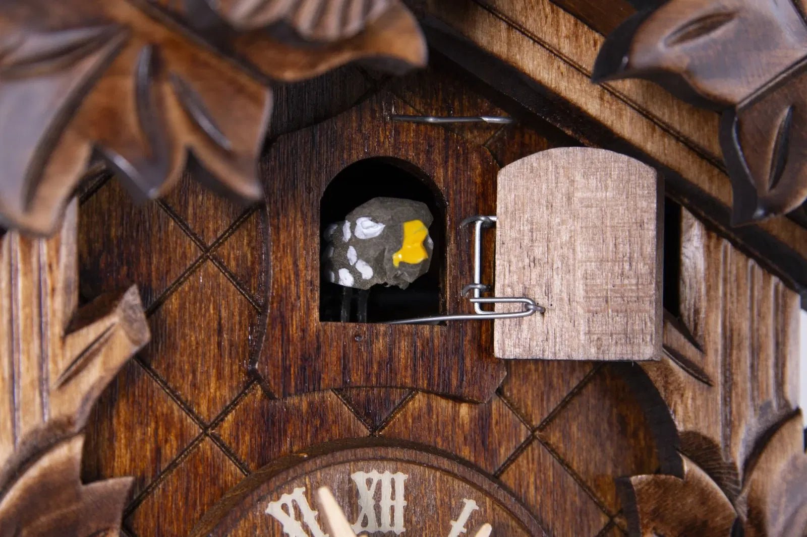 Cuckoo Clock Augsburg - 1 Day Carved 23cm - Anton Schneider - stavogue