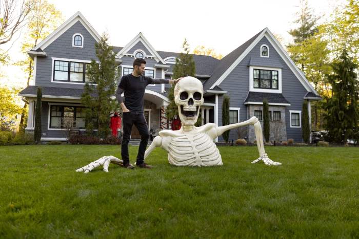 🎃Halloween Pre - sale 50% OFF🔥–Towering Skeleton with LED Eyes & Haunting Sounds👻（Limited Stock） - stavogue